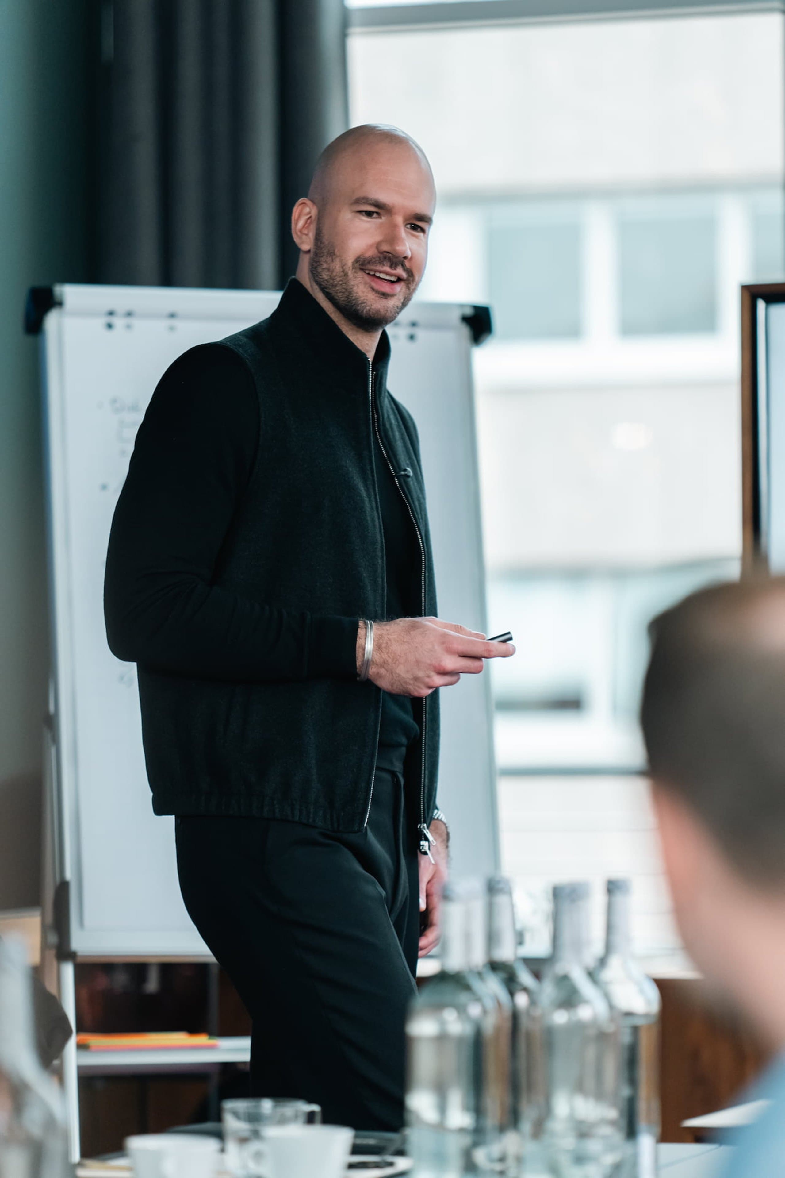 Jonas Rech beim Workshop am Flipchart